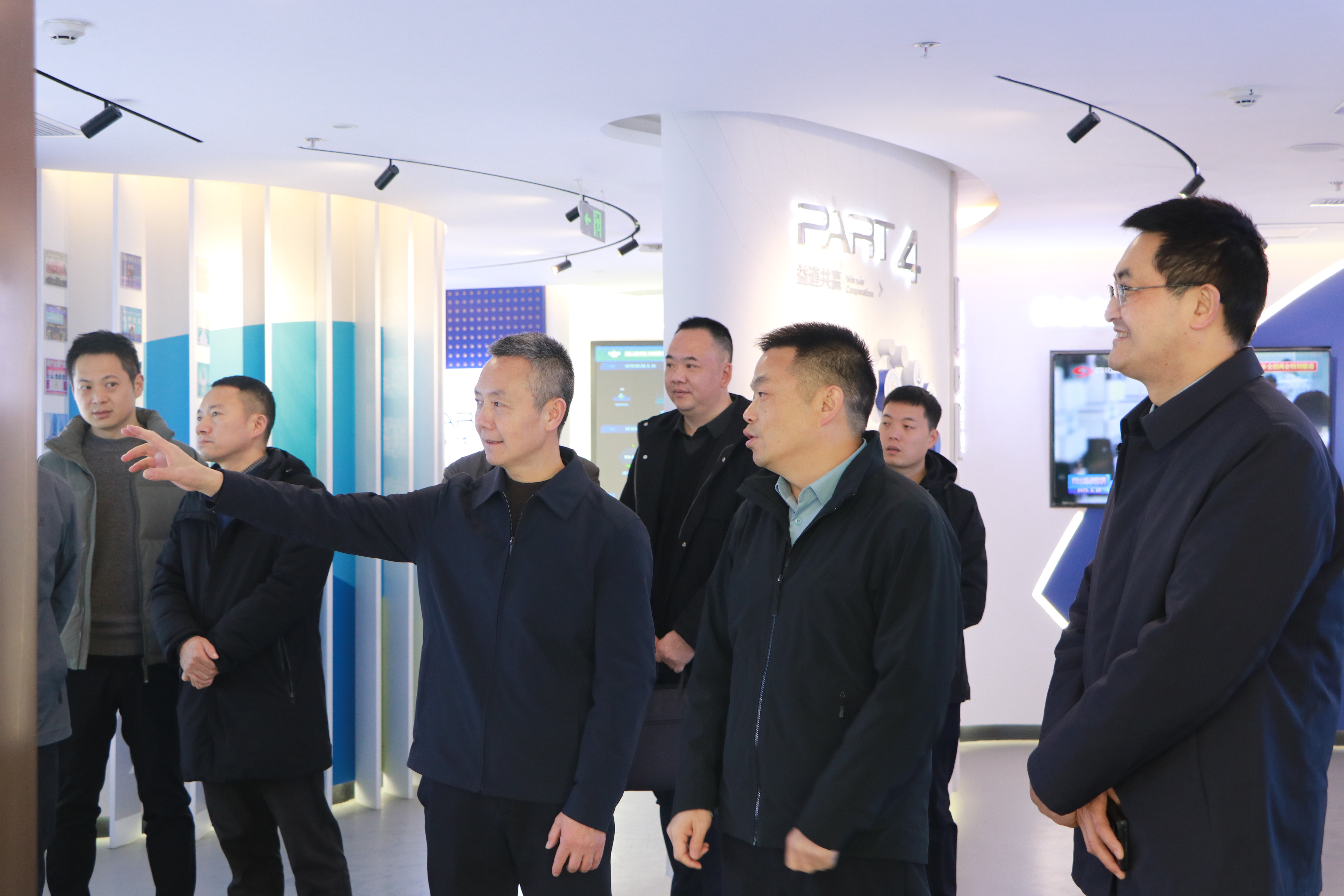 ZTJC︱涪城区委副书记、区长唐顺江一行莅临香港六宝大典全年资料库调研指导