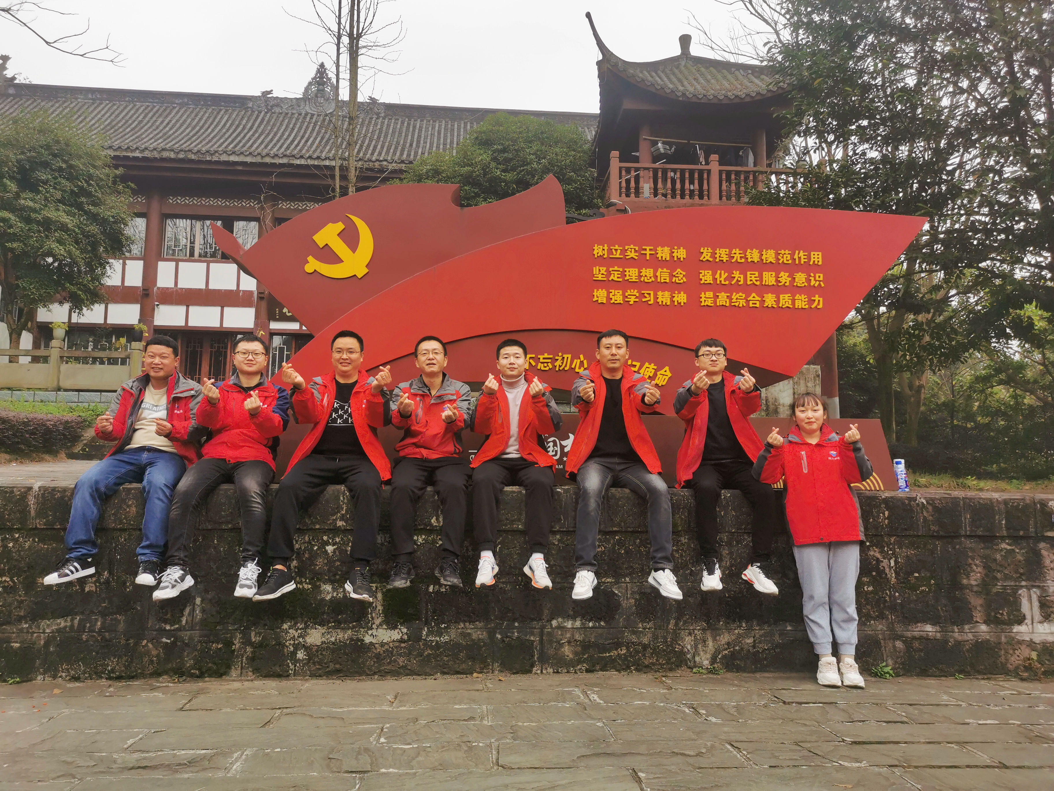 徒步思想，让心更宽广——宜彝路试验室开展徒步活动