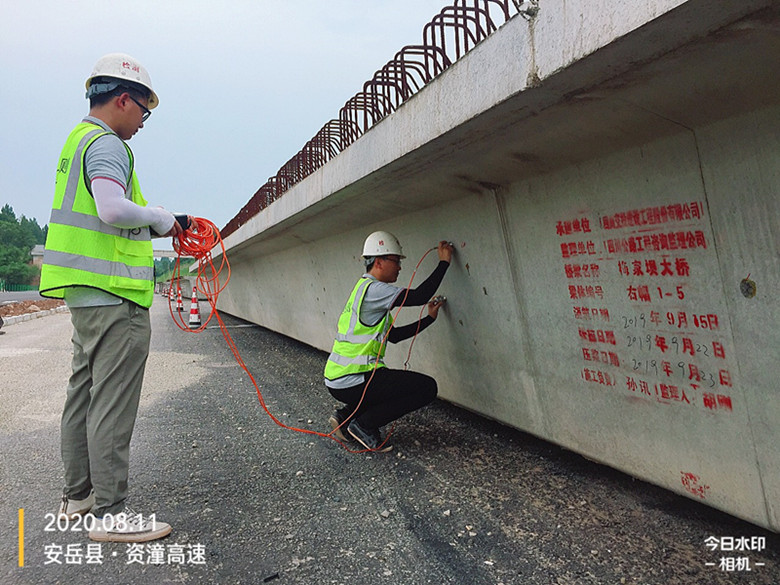 同欲拼搏搞生产 上下齐心战酷暑 同欲拼搏搞生产 上下齐心战酷暑