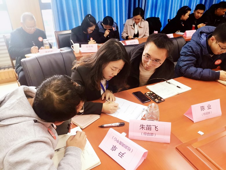 疏沟通渠道  搭交流平台
